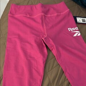 Reebok Kids Vibrant Pink Leggings
Size Medium (8/10)